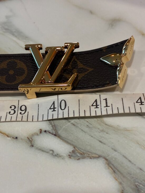 The Pretty LV Reversible Initiales Belt – Monogram / Beige main image 8